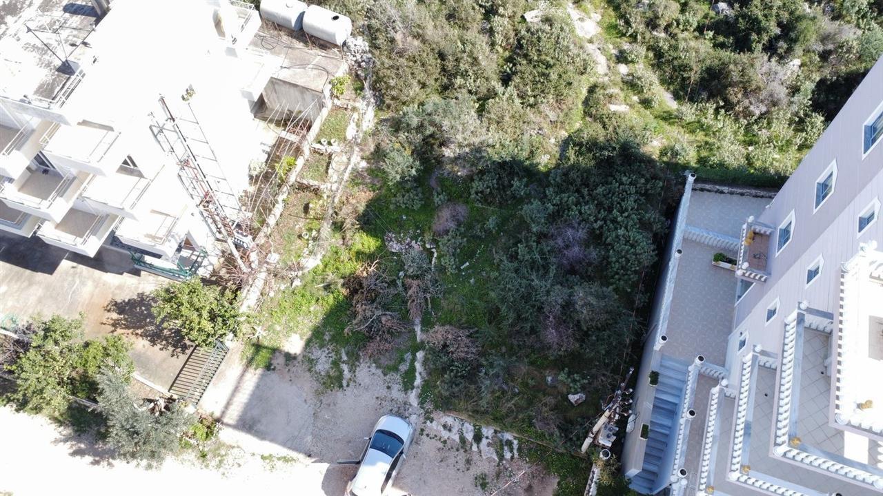 Shitet tokë në Sarandë