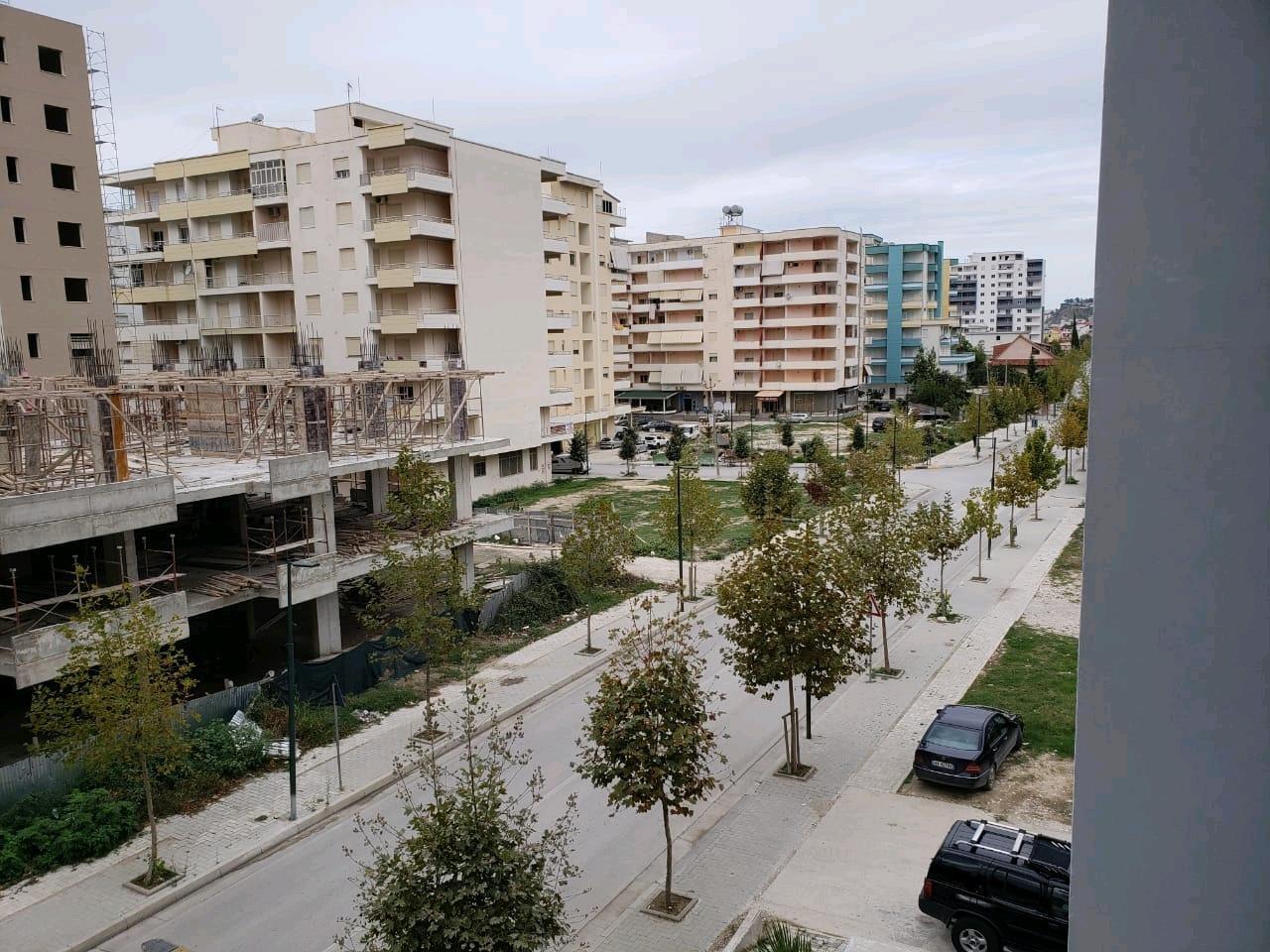 jepet me qera fat gjatë apartament 1+1