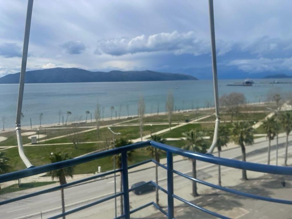 Apartament perballe detit