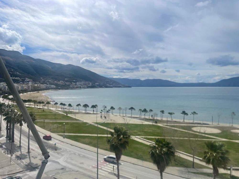 Apartament perballe detit