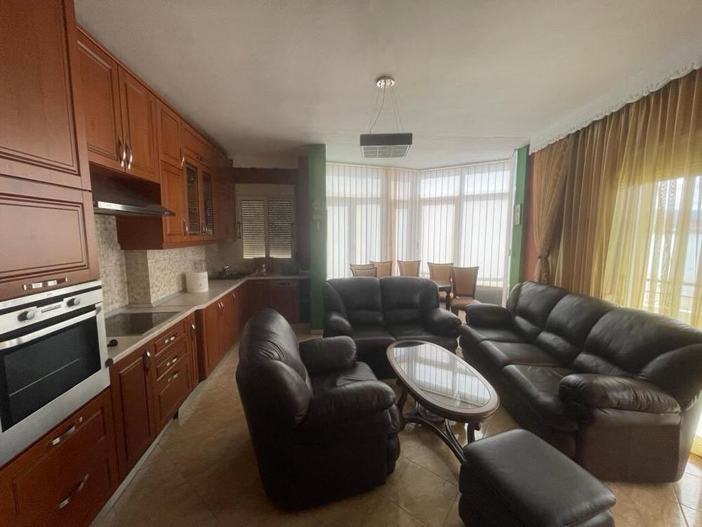 Apartament perballe detit