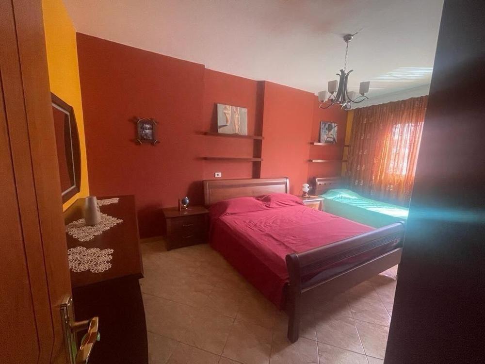 Apartament perballe detit