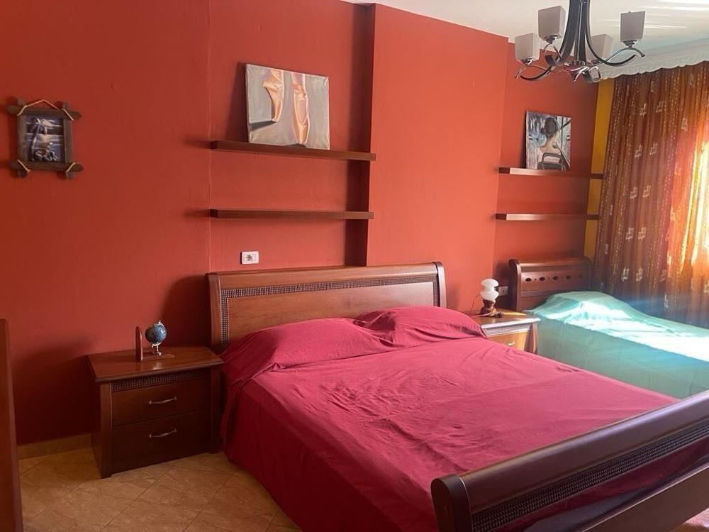 Apartament perballe detit