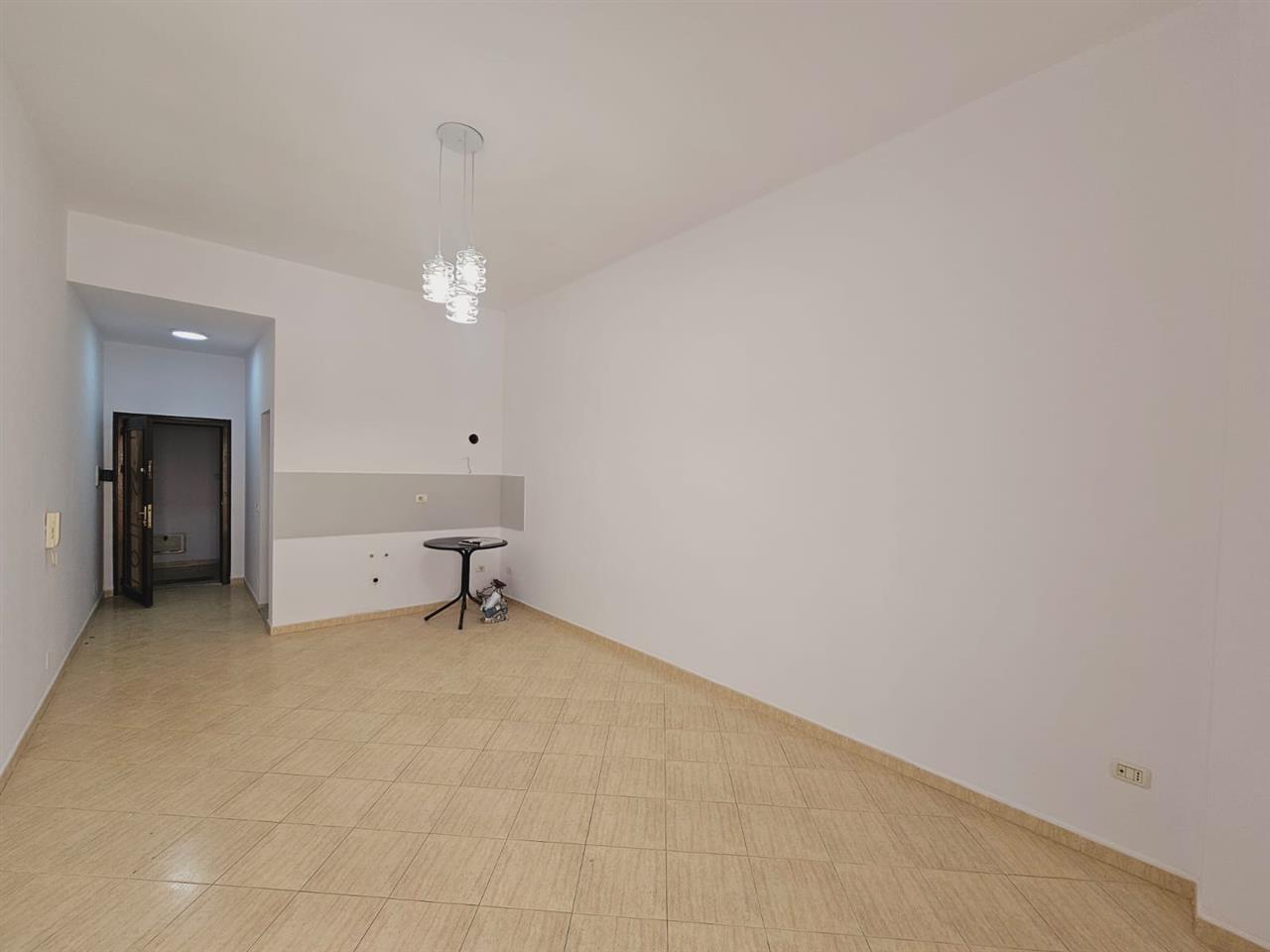 Shitet Garsoniere Plazh Durres