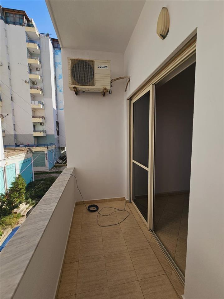 Shitet Garsoniere Plazh Durres