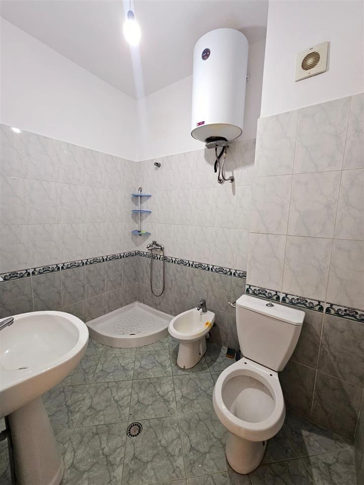 Shitet Garsoniere Plazh Durres