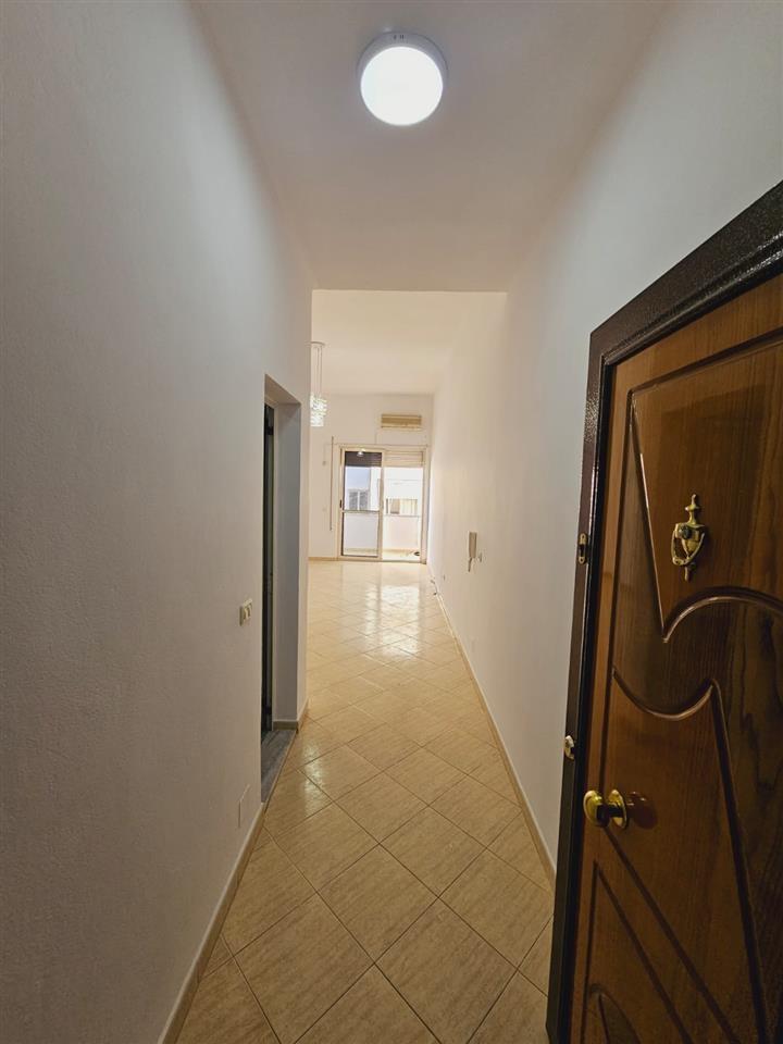 Shitet Garsoniere Plazh Durres