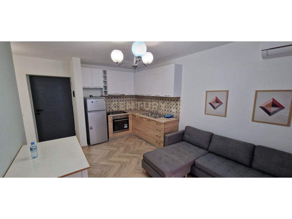Apartment 1+1 me qira ne Xhamllik 500 €