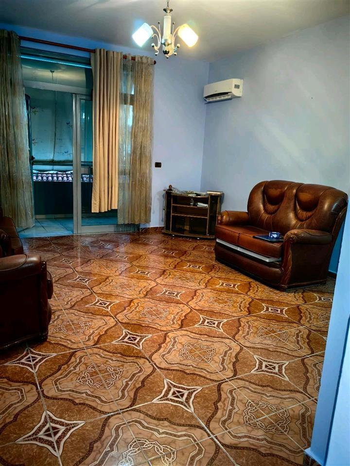 JEPET SHTEPIA ME QERA 1+1 NE QENDER TE FIERIT