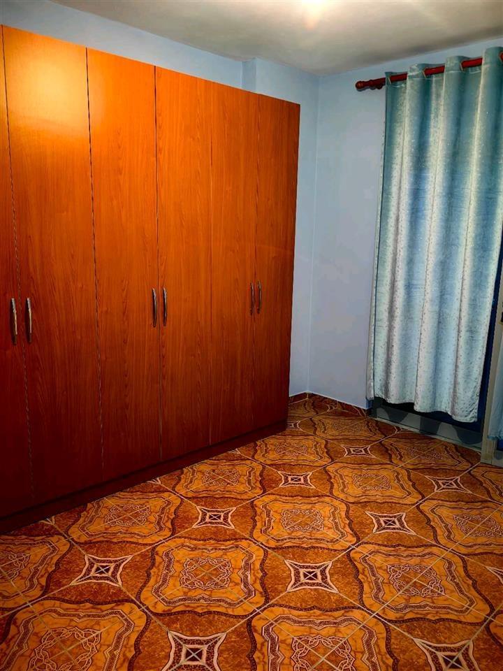 JEPET SHTEPIA ME QERA 1+1 NE QENDER TE FIERIT