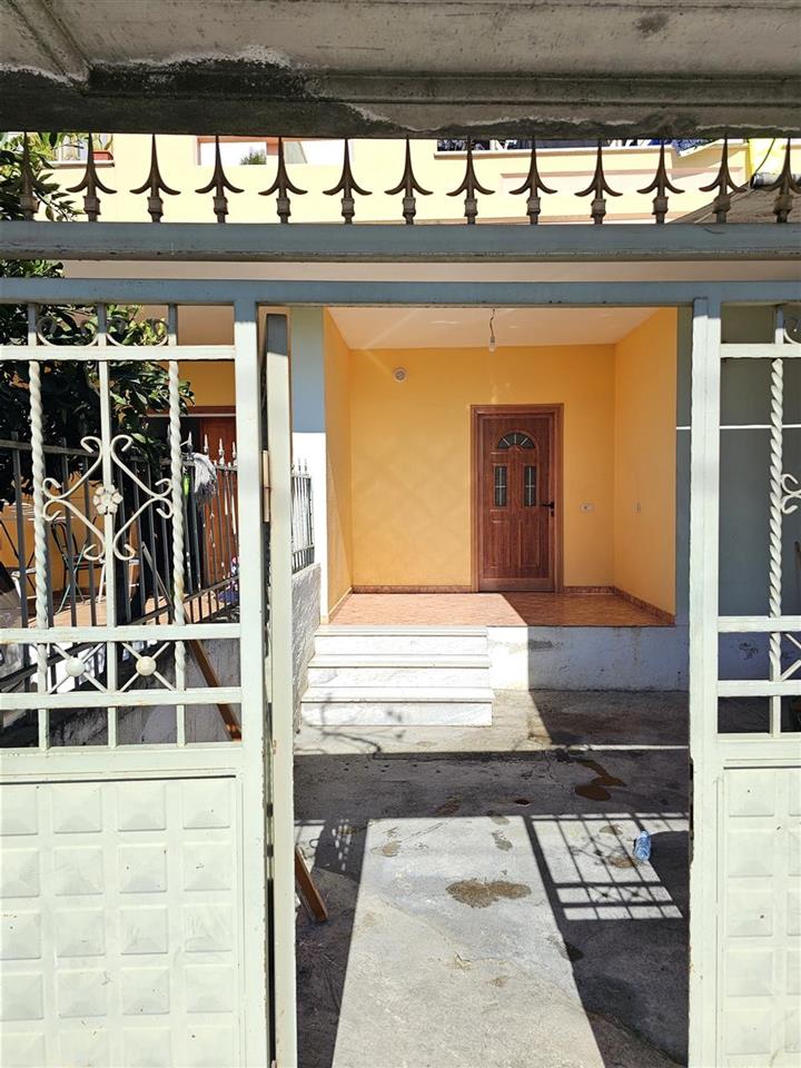 APARTAMENT ME QERA 2+1 , RRUGA PETRIT CASLLI , DON BOSKO