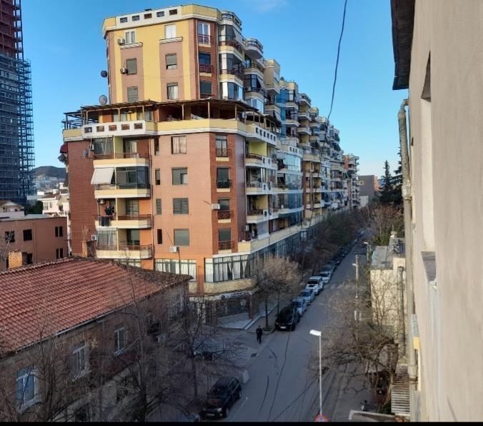 Apartament komod me qera ne qender