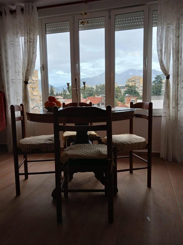 Apartament komod me qera ne qender