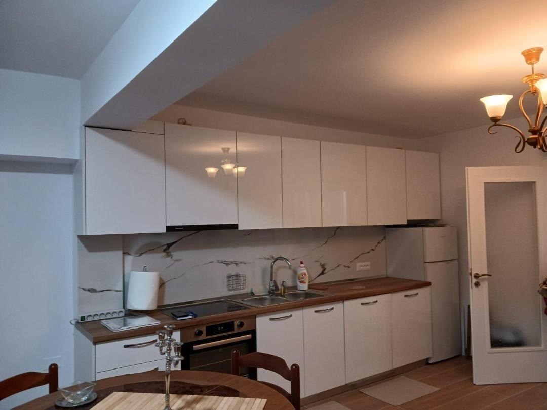 Apartament komod me qera ne qender