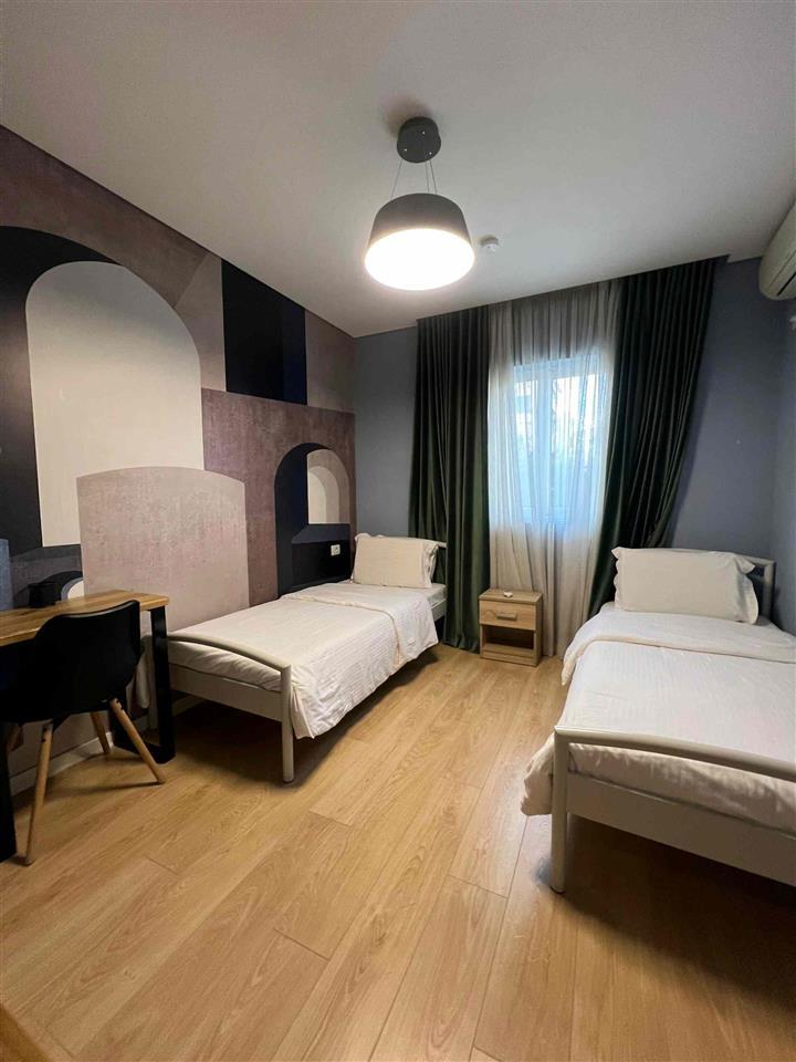 Apartament 2+1 , Tek shallvaret / Tiranë