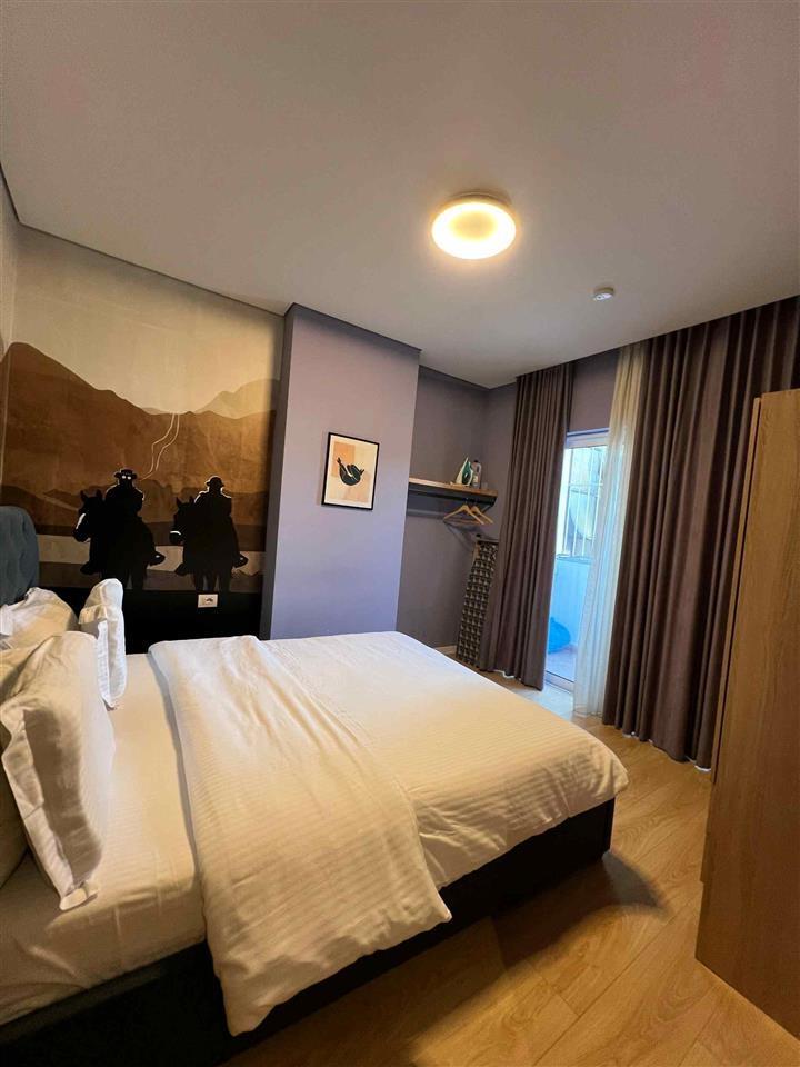 Apartament 2+1 , Tek shallvaret / Tiranë