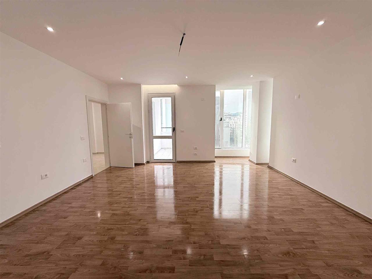 Ambasada Amerikane, Jepet me Qira Zyre me 3 ambjentembjente