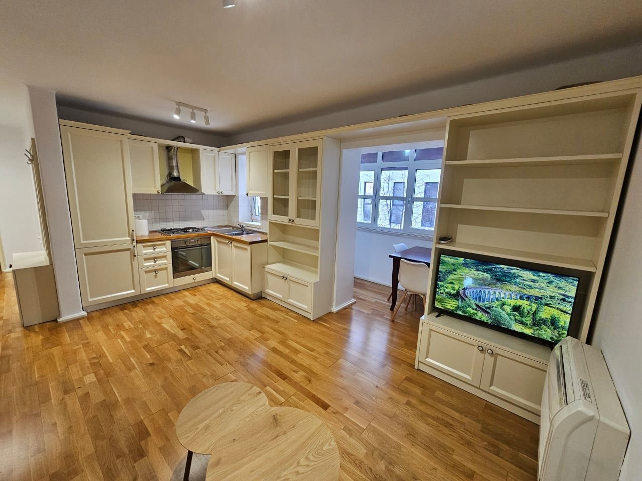 Apartament (1+1) për qira pranë Vasil Shanto/NSHRAK