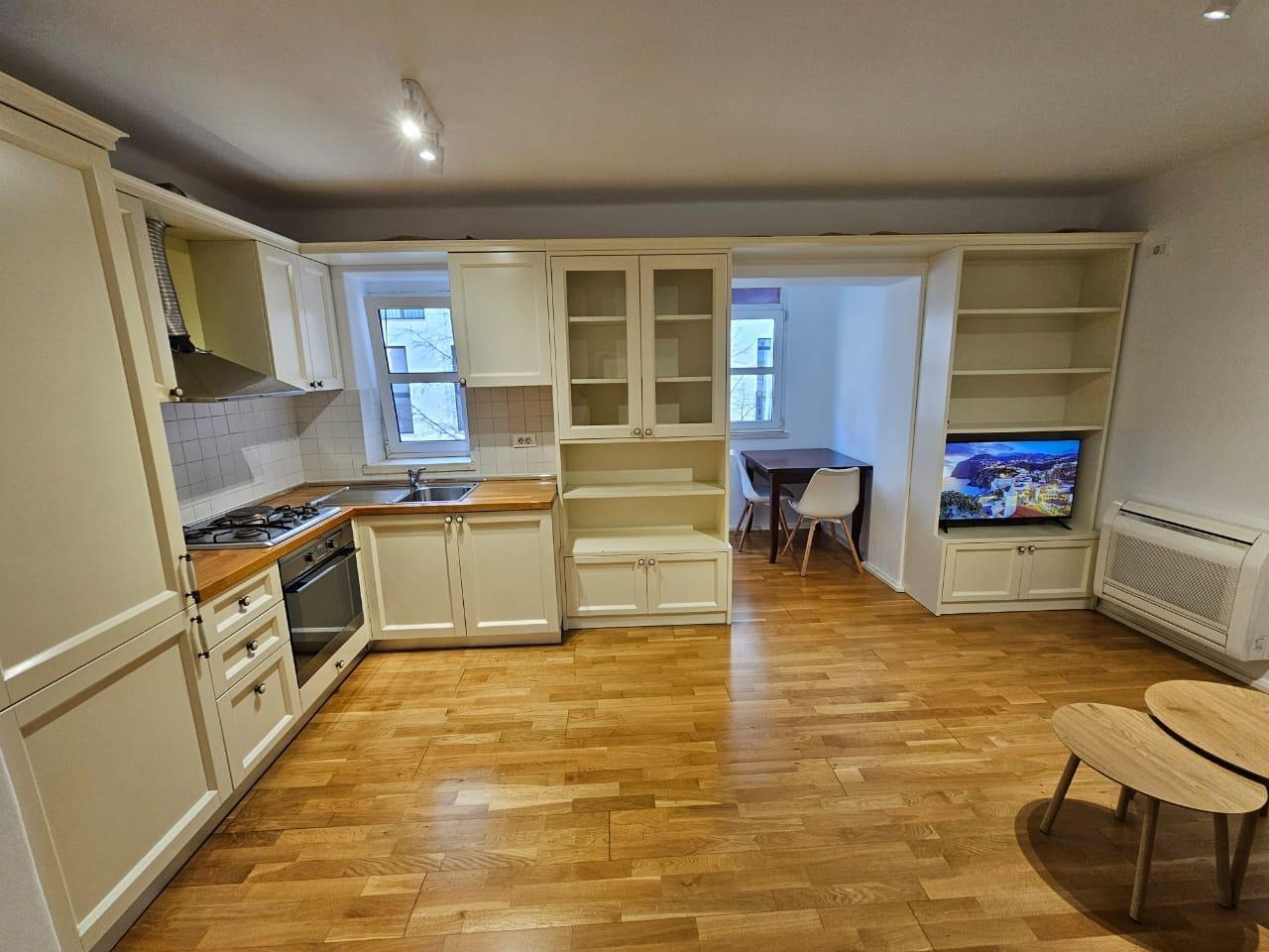 Apartament (1+1) për qira pranë Vasil Shanto/NSHRAK