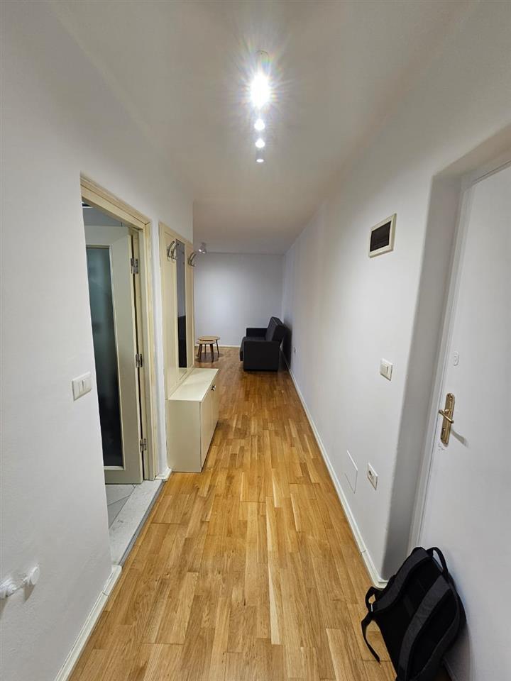 Apartament (1+1) për qira pranë Vasil Shanto/NSHRAK