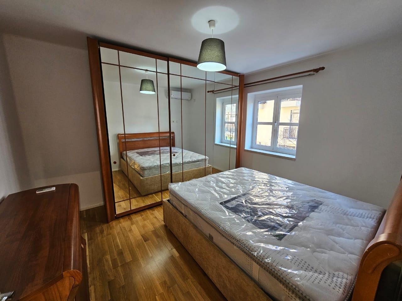 Apartament (1+1) për qira pranë Vasil Shanto/NSHRAK