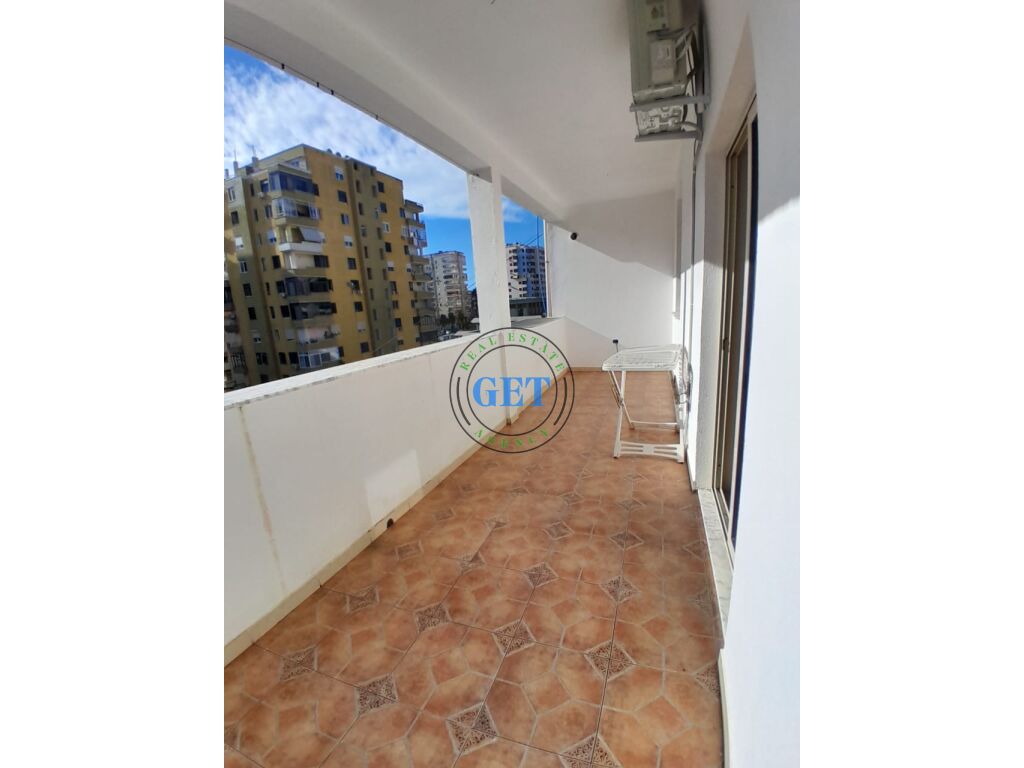 OKAZION!! SHITET APARTAMENT 2+1, ME PAMJE DETI