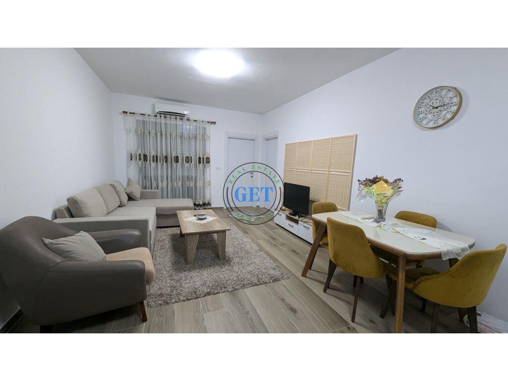 Qira, Apartament 2+1+2 Ballkone, Stacioni Trenit, Durrës.