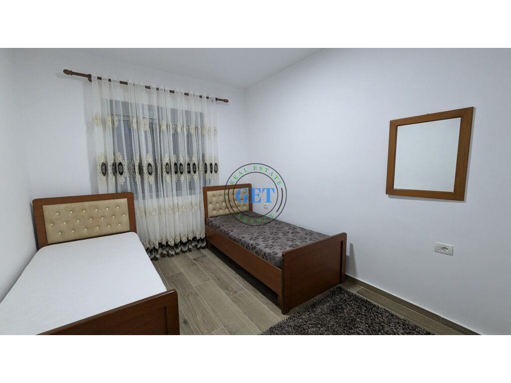 Qira, Apartament 2+1+2 Ballkone, Stacioni Trenit, Durrës.