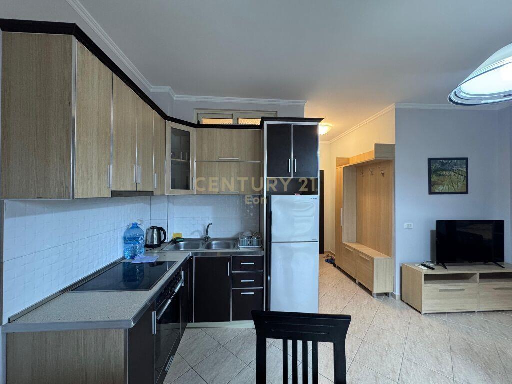 APARTAMENT 1+1 PRANE DETIT NE SHKEMBIN E KAVAJES!