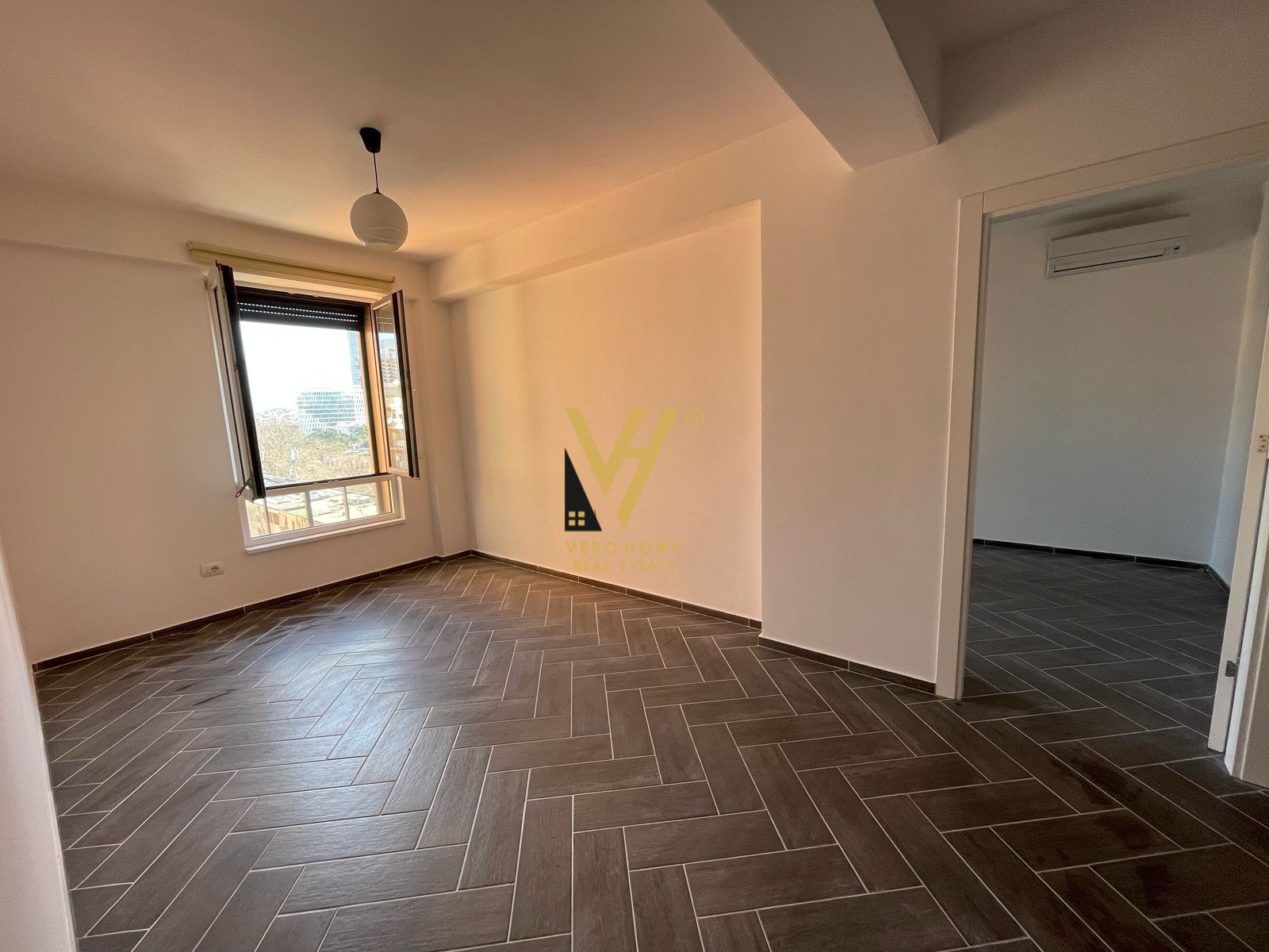 ZYRE 91M2 ME QERA TE MYSLYM SHYRI 1.000 EURO