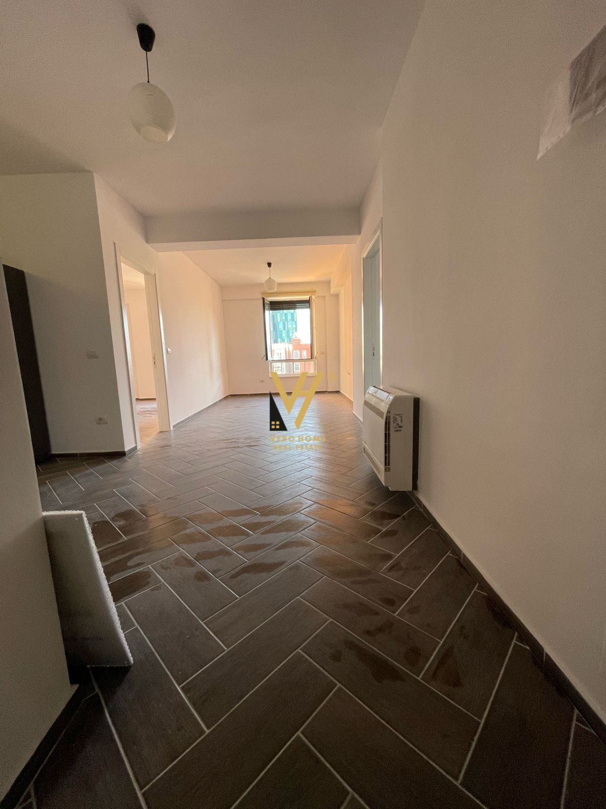 ZYRE 91M2 ME QERA TE MYSLYM SHYRI 1.000 EURO