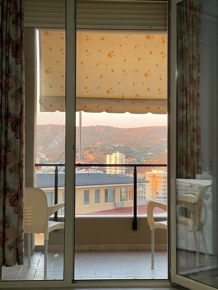 Jepet Apartament 1+1 me qera në lungomare