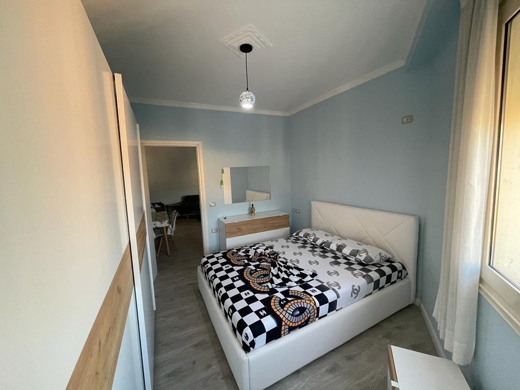 Jepet Apartament 1+1 me qera në lungomare