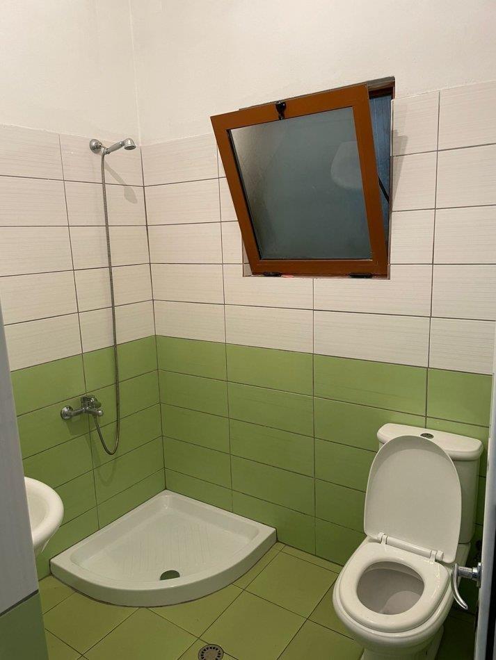 Jepet shtepi private me qira tek Rruga Havzi Nela.