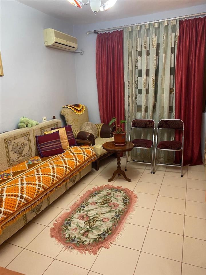 Jepet shtepi me qera 2+1+1 e mobiluar me te gjitha kushtet