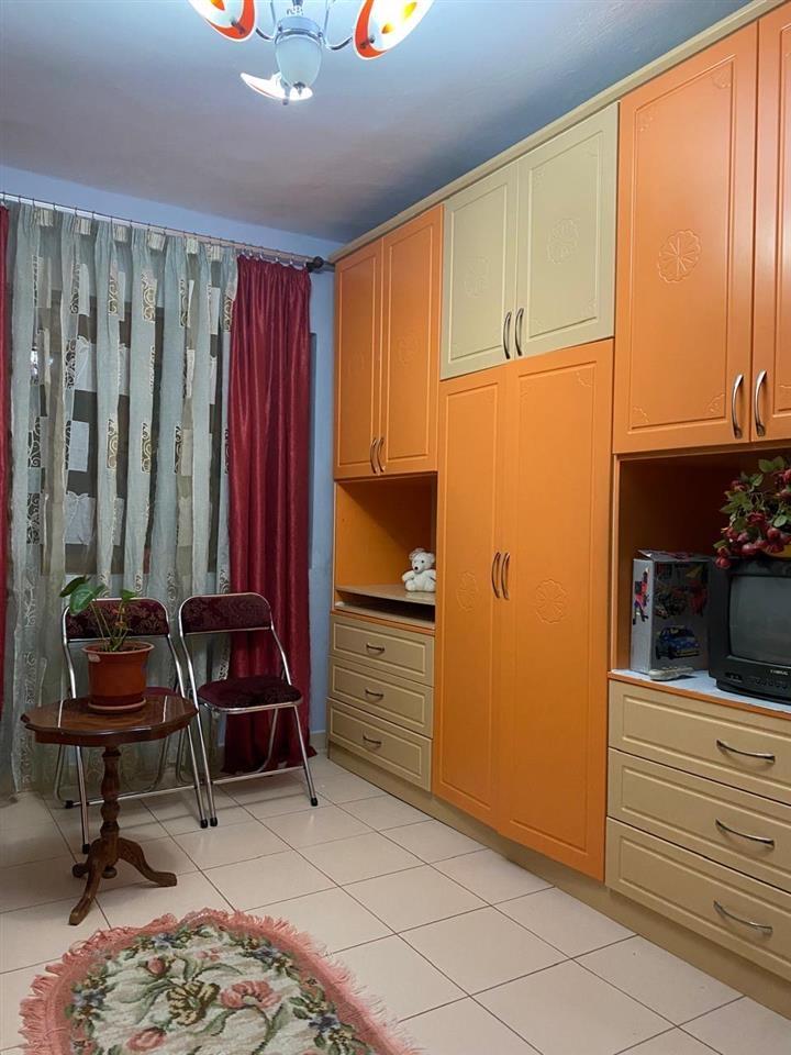 Jepet shtepi me qera 2+1+1 e mobiluar me te gjitha kushtet
