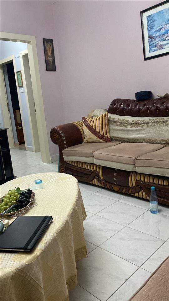 Jepet shtepi me qera 2+1+1 e mobiluar me te gjitha kushtet