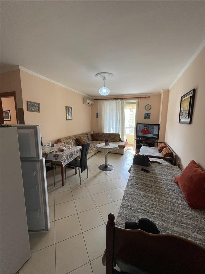 Jepet apartament me qera durres e kompletuar