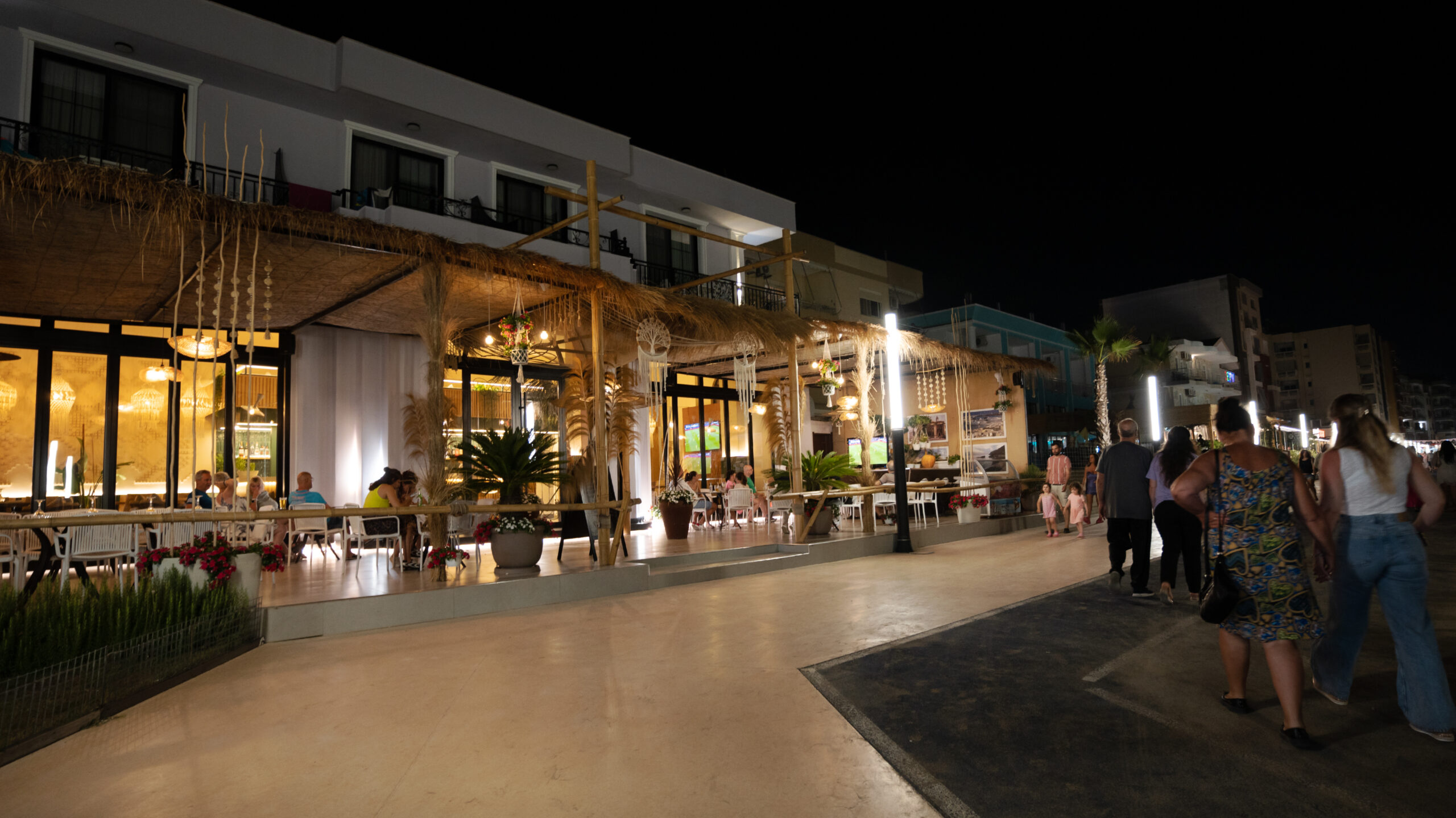 Restaurant Saly kerkon te zgjeroje stafin