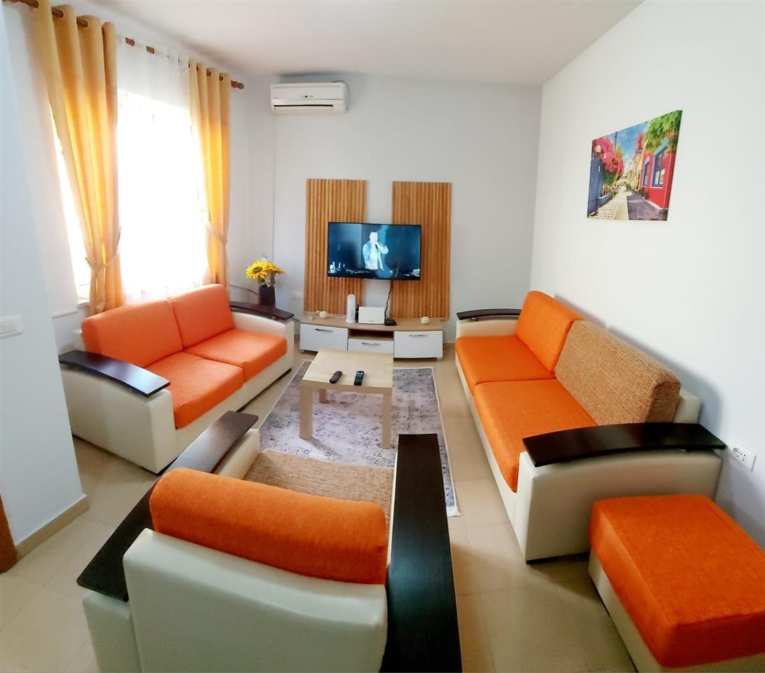 Jepet me qira ditore apartament 1+1 ne Qender