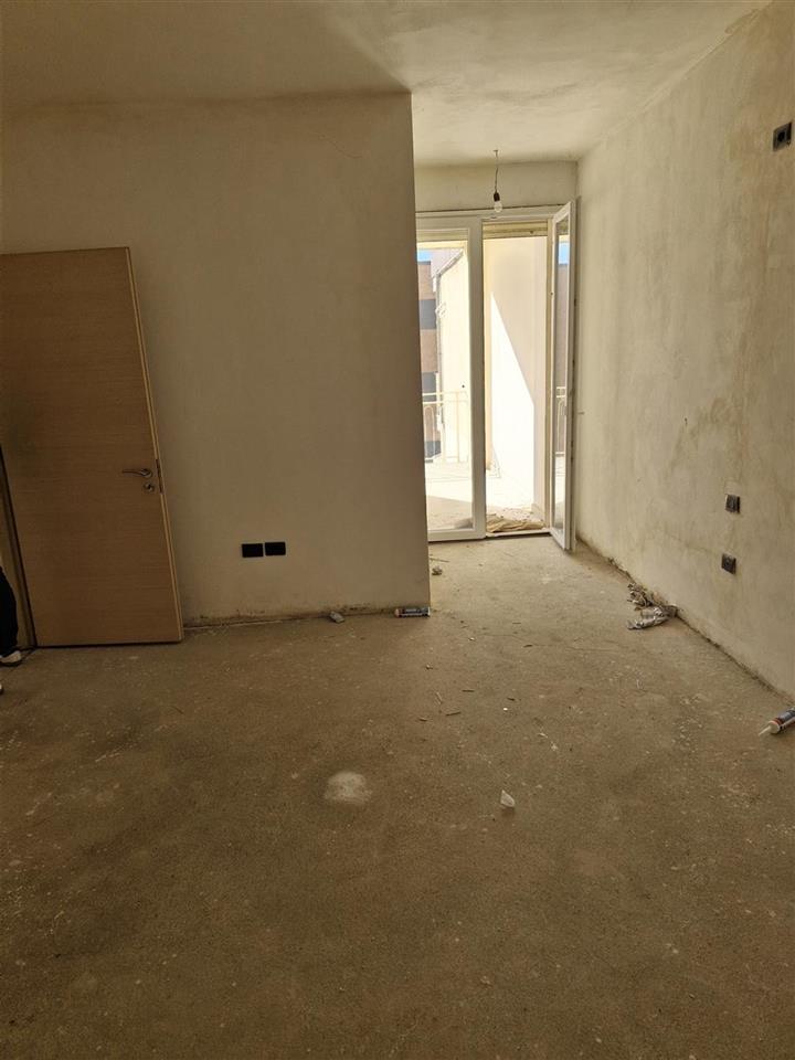 Shitet Apartamenti ke vila zogut.