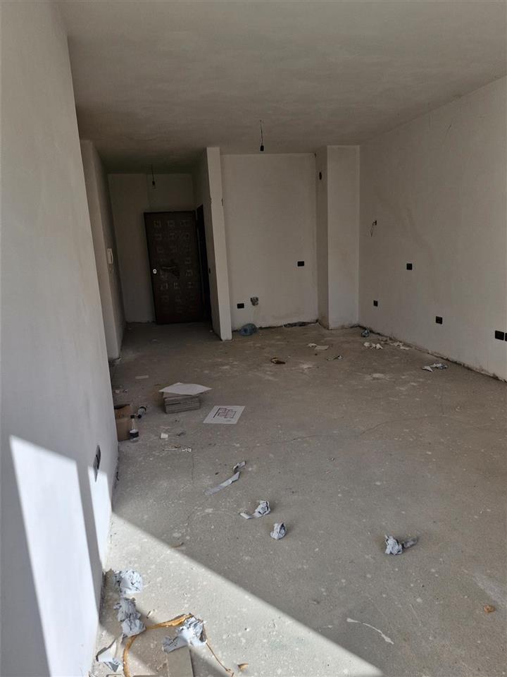 Shitet Apartamenti ke vila zogut.