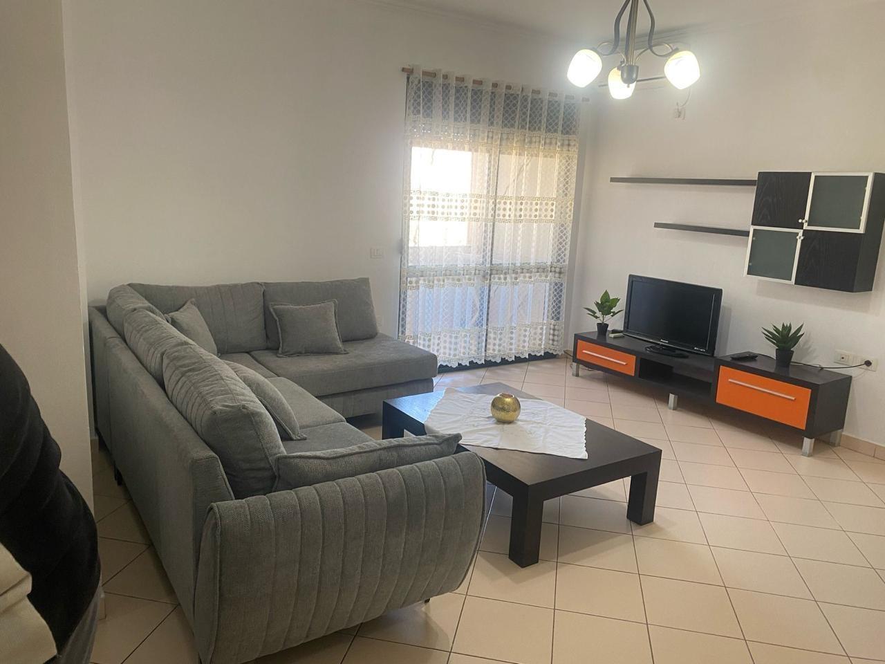 Jepet me qira apartament 1+1 tek rruga e kavajes