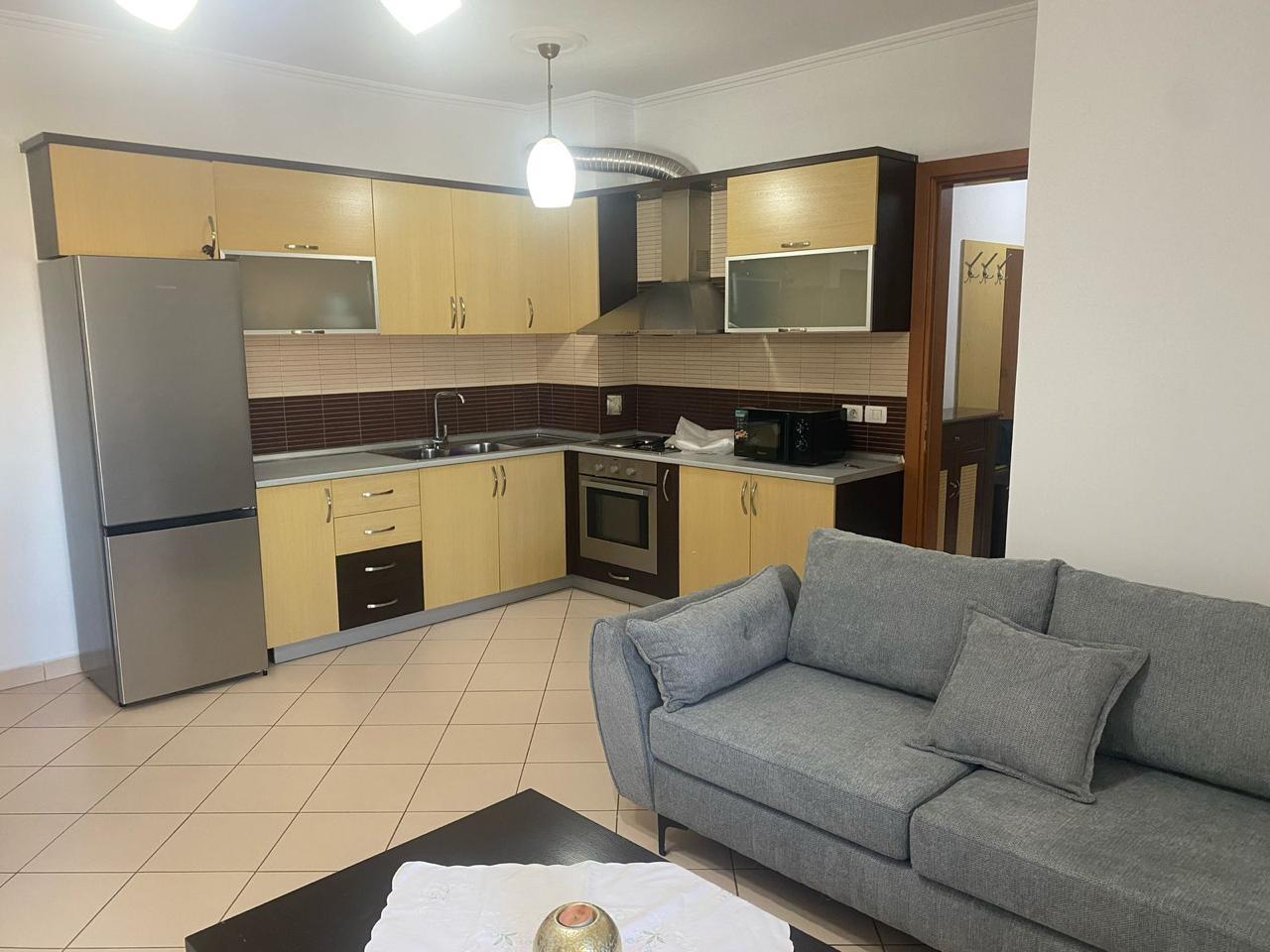 Jepet me qira apartament 1+1 tek rruga e kavajes