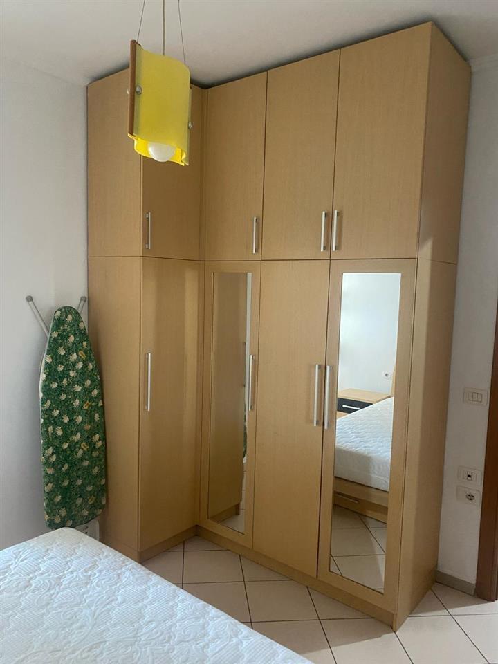 Jepet me qira apartament 1+1 tek rruga e kavajes