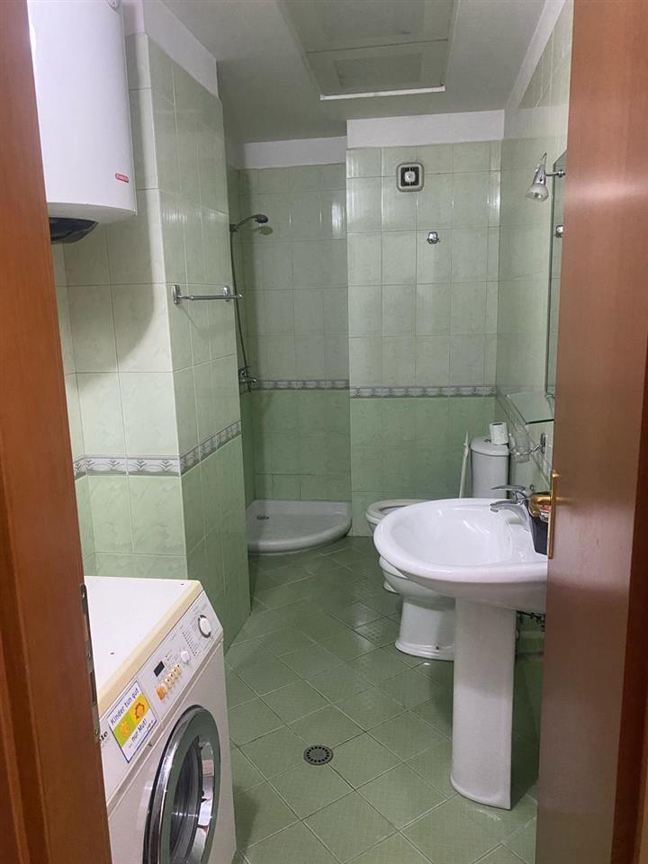 Jepet me qira apartament 1+1 tek rruga e kavajes