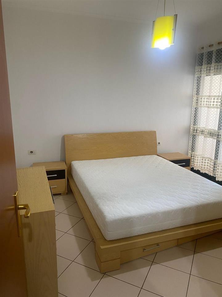 Jepet me qira apartament 1+1 tek rruga e kavajes