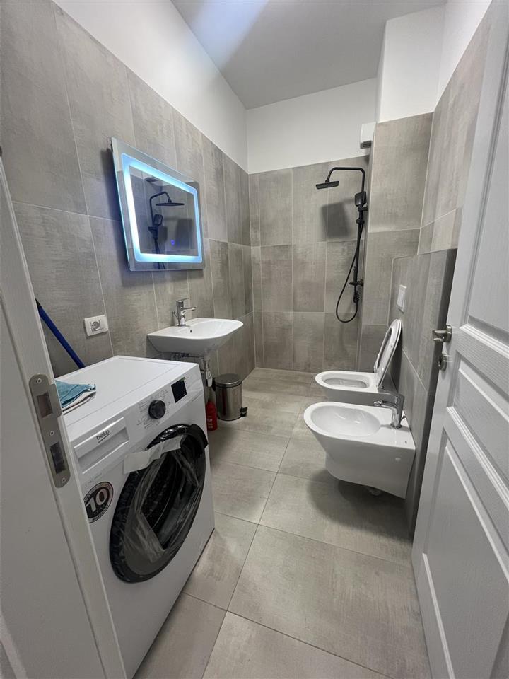 Jepet me qera 2+1 kati 8