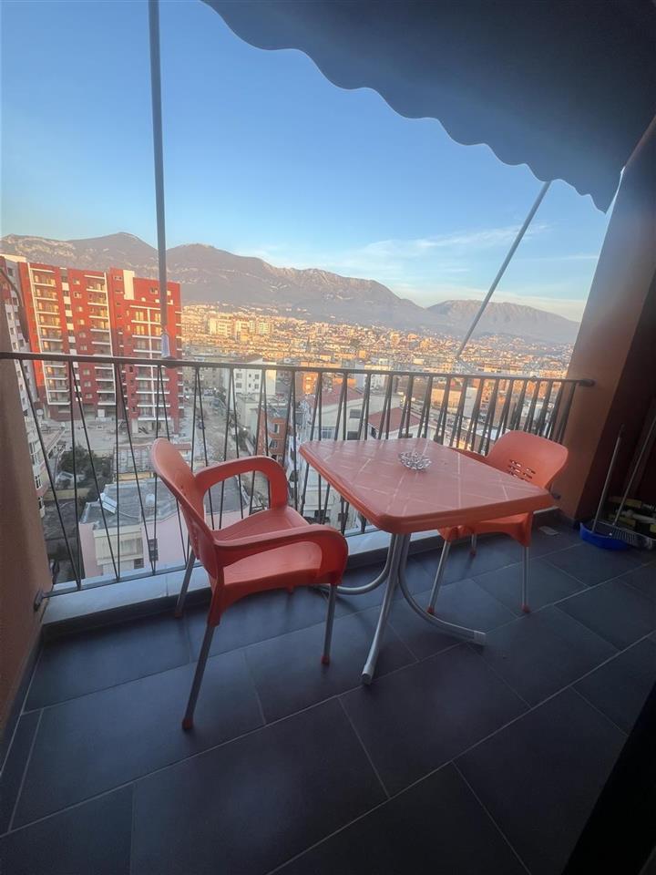 Jepet me qera 2+1 kati 8