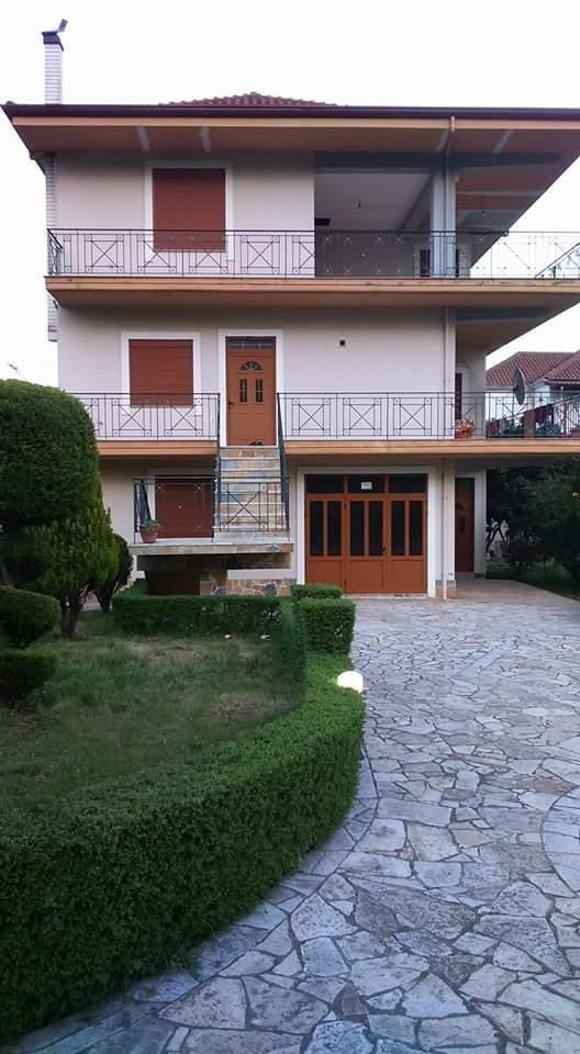 Shtepi me qera. dhe në shitje.